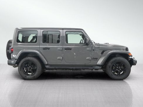 Used 2022 Jeep Wrangler Unlimited Sahara AWD/4WD image 6