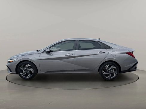 Used 2024 Hyundai Elantra SEL w/ Convenience Package image 5