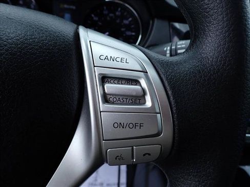 Used 2016 Nissan Rogue SV AWD/4WD image 17