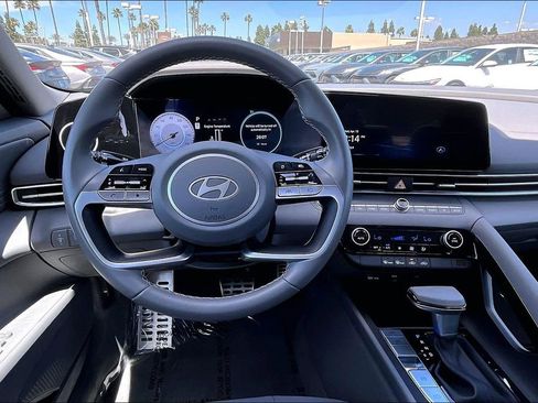 Certified 2025 Hyundai Elantra SEL image 7