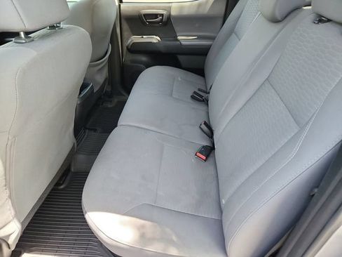 Used 2019 Toyota Tacoma SR5 AWD/4WD image 17