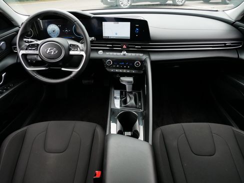 Used 2023 Hyundai Elantra SEL w/ Convenience Package FWD image 10