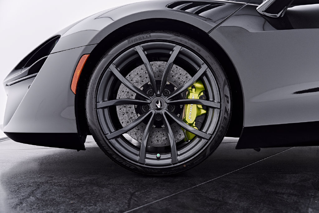 Used 2023 McLaren Artura RWD image 3