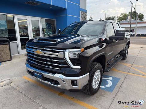 Used 2024 Chevrolet Silverado 2500 LTZ w/ LTZ Convenience Package image 2