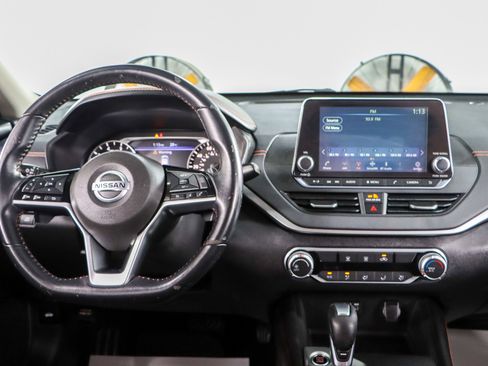 Used 2020 Nissan Altima 2.5 SR FWD image 16