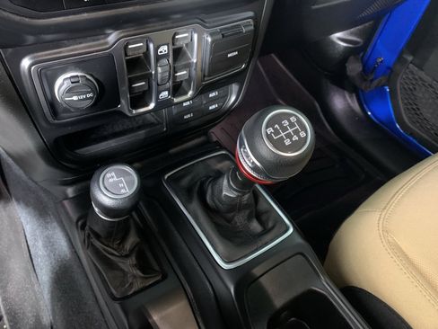 Used 2022 Jeep Wrangler Unlimited Sport image 24