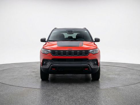 Used 2025 Jeep Compass Trailhawk image 2