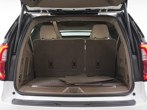 Used 2025 GMC Yukon Denali w/ Sun & Power Step Package AWD/4WD image 18