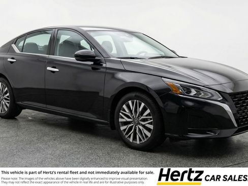 Used 2025 Nissan Altima 2.5 SV image 1