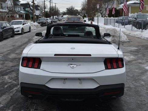 Used 2024 Ford Mustang Convertible image 7
