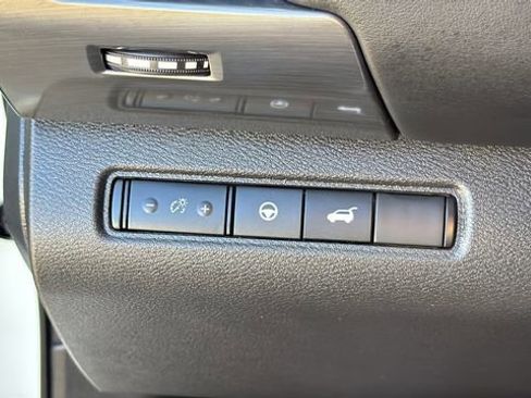 Used 2024 Nissan Pathfinder SL image 27