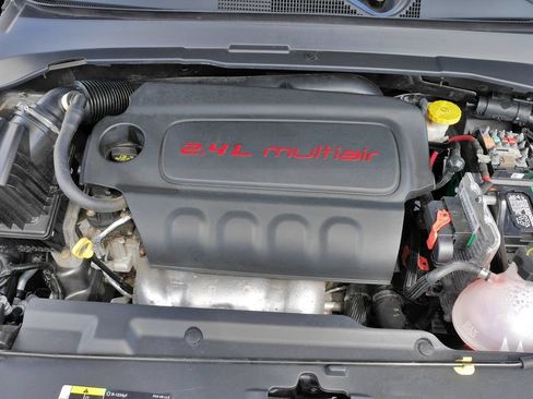 Used 2019 Jeep Compass Latitude FWD image 31