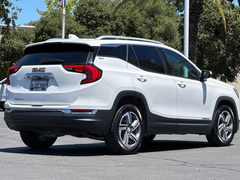 Used 2019 GMC Terrain SLT w/ Preferred Package FWD image 3