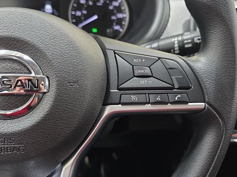 Used 2018 Nissan Kicks SV FWD image 17