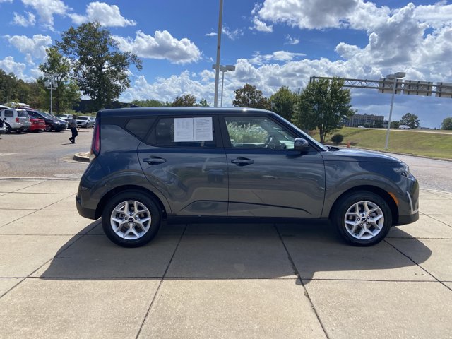 Used 2025 Kia Soul LX w/ LX Technology Package FWD image 10