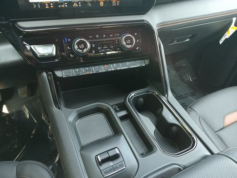 Used 2025 GMC Sierra 2500 AT4 w/ AT4 Premium Plus Package AWD/4WD image 20