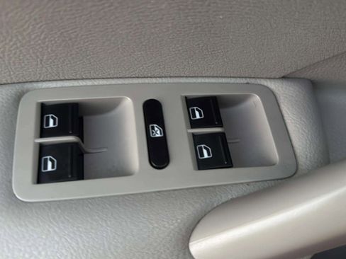 Used 2014 Volkswagen Passat 1.8T S image 37