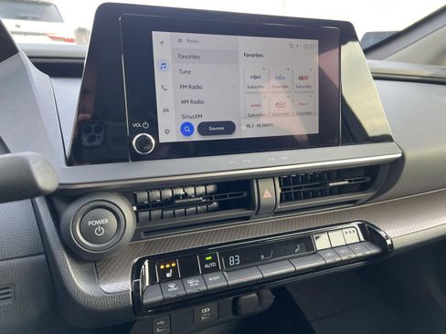 Used 2025 Toyota Prius XLE image 17