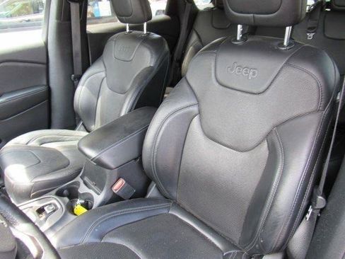 Used 2020 Jeep Cherokee Limited AWD/4WD image 16