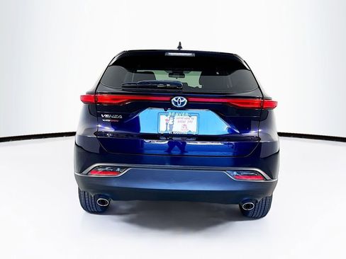 Used 2023 Toyota Venza LE image 8