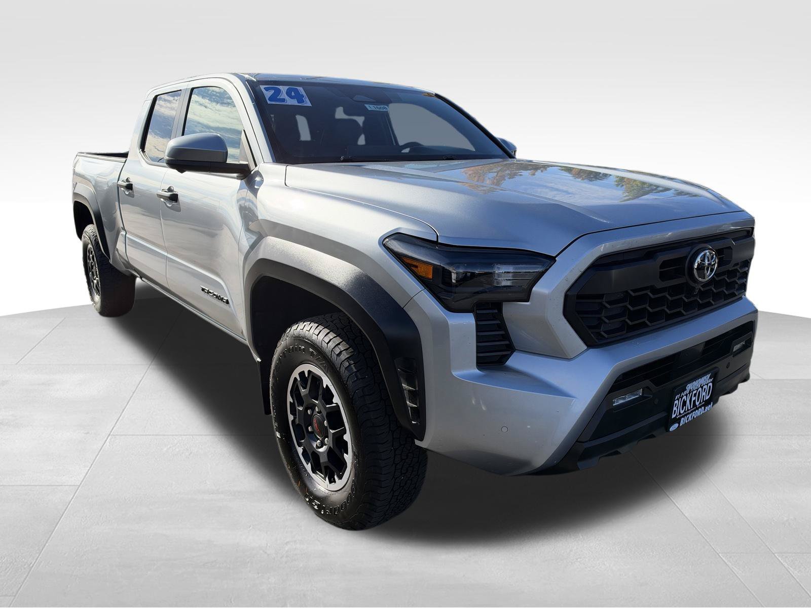 Used 2024 Toyota Tacoma TRD Off-Road w/ TRD Off Road Premium Package AWD/4WD image 3