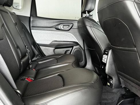 Used 2022 Jeep Compass Latitude w/ Convenience Group FWD image 5