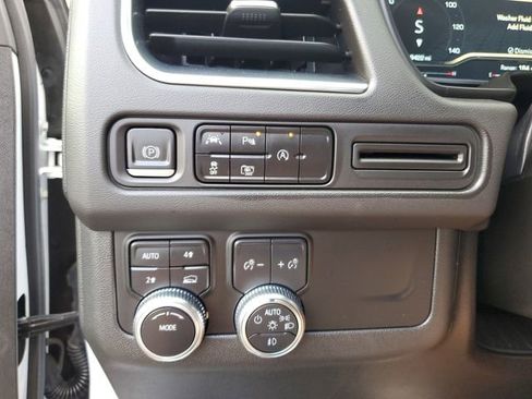 Used 2023 GMC Yukon SLT w/ SLT Premium Package image 29