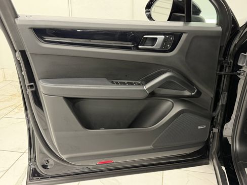 Certified 2023 Porsche Cayenne AWD/4WD image 27