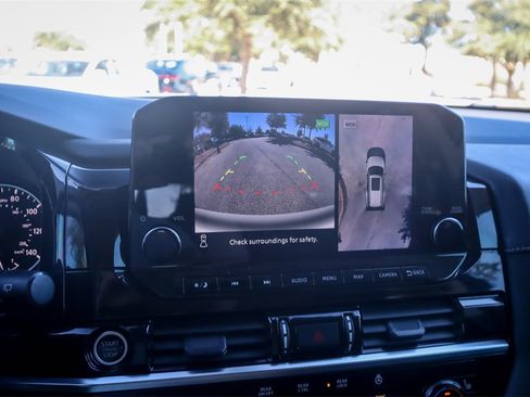 Used 2023 Nissan Pathfinder SL w/ Lighting Package (N92) image 16