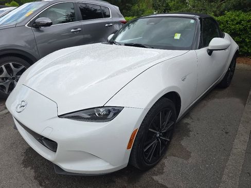 Used 2024 MAZDA MX-5 Miata Grand Touring RWD image 4