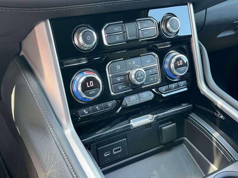 Certified 2021 GMC Yukon Denali w/ Denali Premium Package AWD/4WD image 34