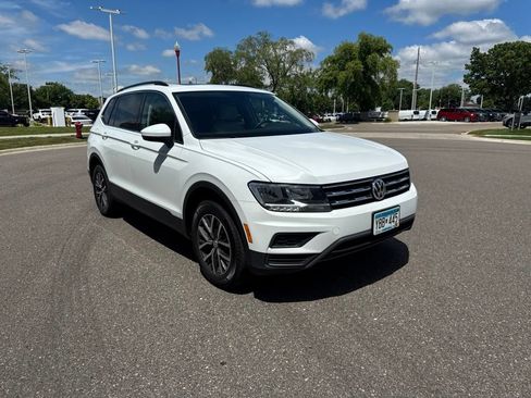 Used 2019 Volkswagen Tiguan SE w/ Panoramic Sunroof Package AWD/4WD image 1