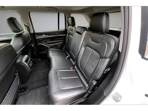 Certified 2022 Jeep Grand Cherokee Limited AWD/4WD image 35