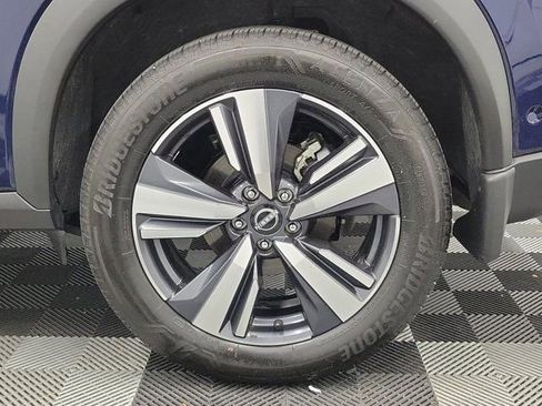 Certified 2025 Nissan Rogue SL FWD image 10