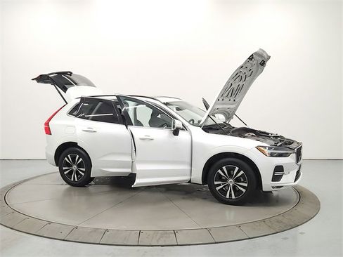 Used 2023 Volvo XC60 B5 Core image 16