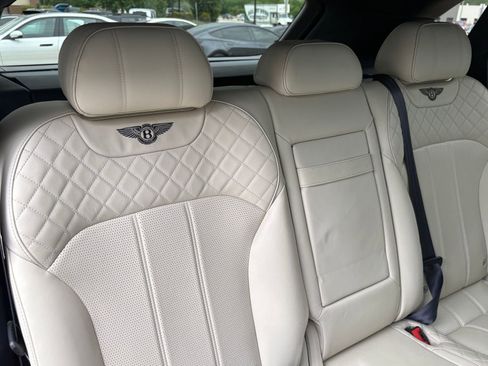 Used 2019 Bentley Bentayga AWD/4WD image 44