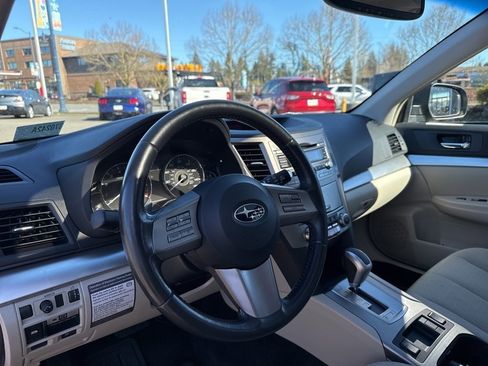 Used 2011 Subaru Outback 2.5i Premium image 7