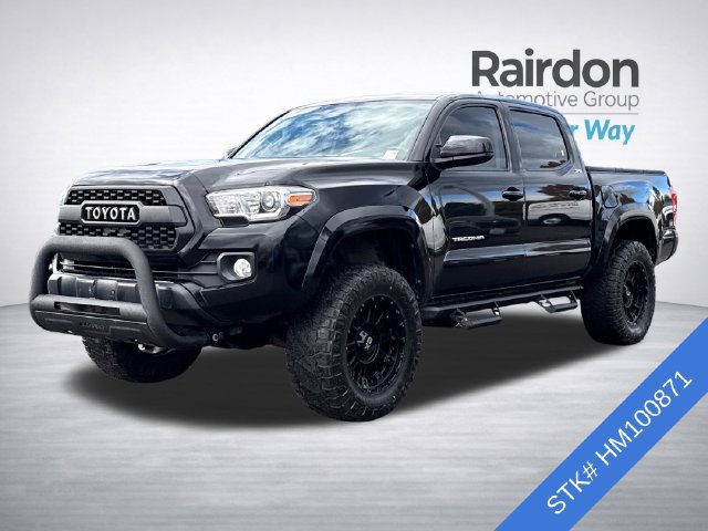 Used 2017 Toyota Tacoma SR5 w/ Tow Package AWD/4WD image 3