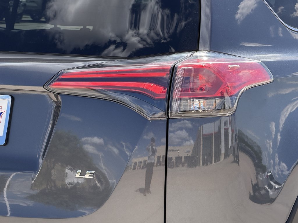 Used 2017 Toyota RAV4 LE FWD image 10