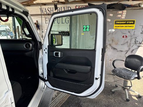 Used 2019 Jeep Wrangler Unlimited Sahara AWD/4WD image 15