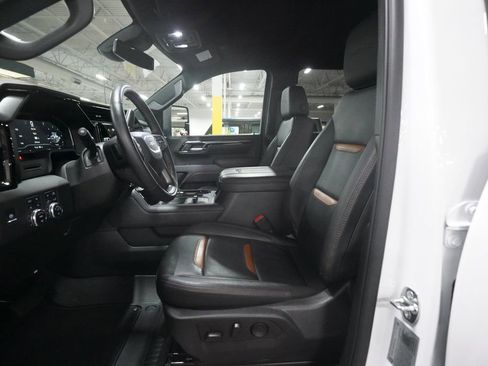 Used 2025 GMC Sierra 2500 AT4 w/ AT4 Preferred Package AWD/4WD image 7