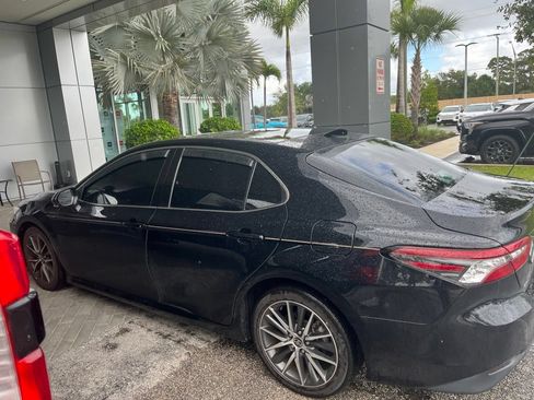 Used 2021 Toyota Camry XLE w/ Navigation Package FWD image 4