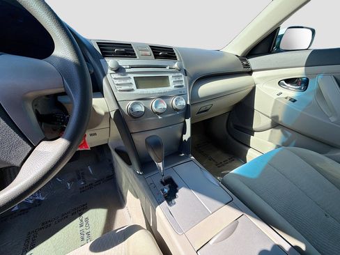 Used 2010 Toyota Camry LE image 25