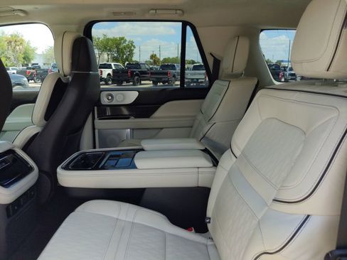Used 2022 Lincoln Navigator L Black Label image 16