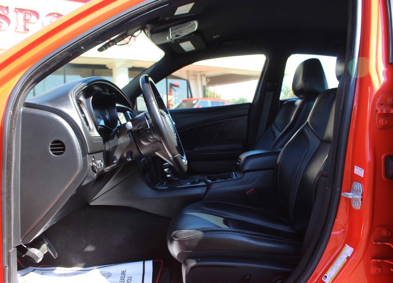 Used 2023 Dodge Charger SXT w/ Plus Group RWD image 17