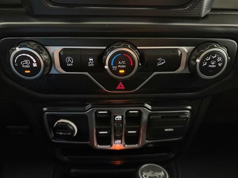Used 2019 Jeep Wrangler Unlimited Sport S AWD/4WD image 19