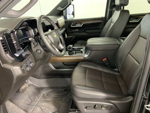 Used 2025 Chevrolet Silverado 1500 High Country w/ High Country Premium Package image 17