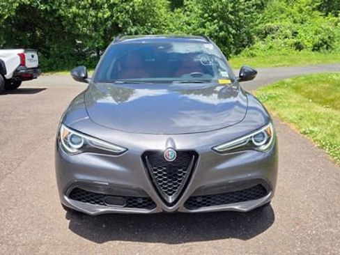 Used 2022 Alfa Romeo Stelvio Veloce AWD/4WD image 2