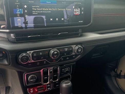 Used 2025 Jeep Gladiator Rubicon image 3