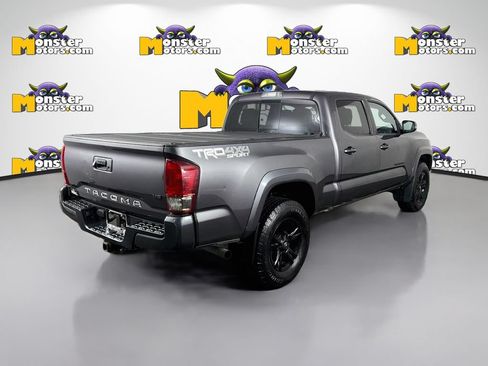 Used 2017 Toyota Tacoma TRD Sport AWD/4WD image 5